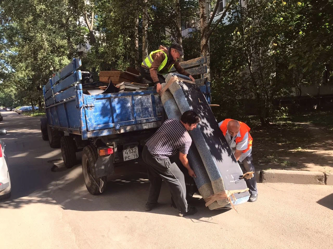 Профессиональный вывоз крупногабаритного мусора в Гусе-Хрустальном в октябре