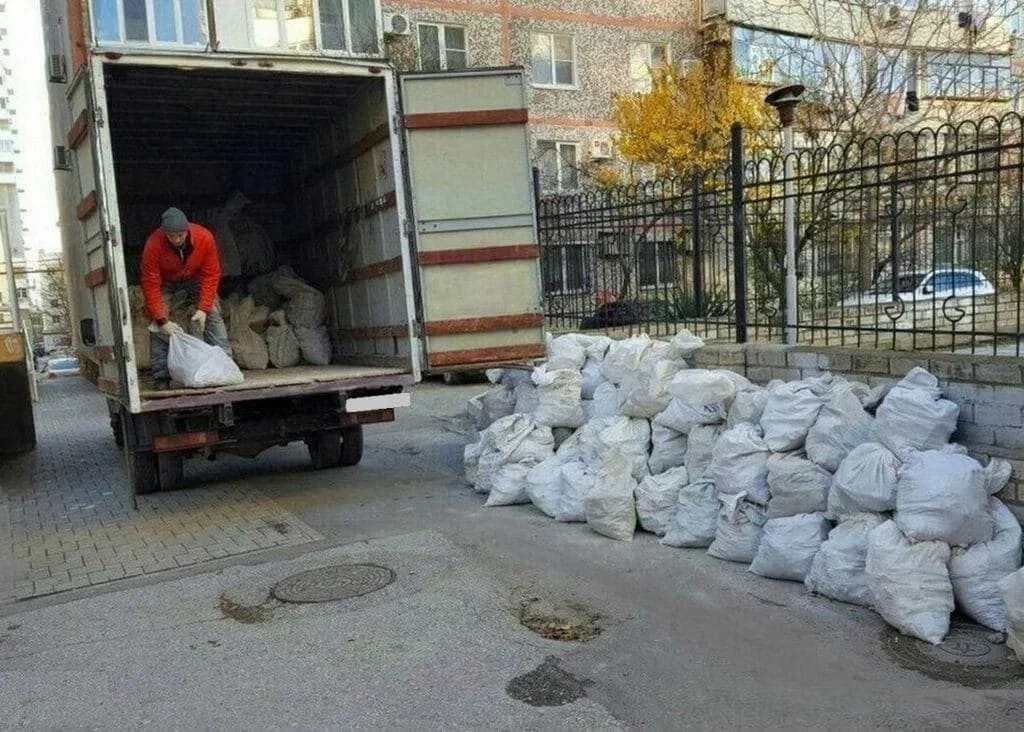 Вывоз мусора после переезда в Гусе-Хрустальном в октябре