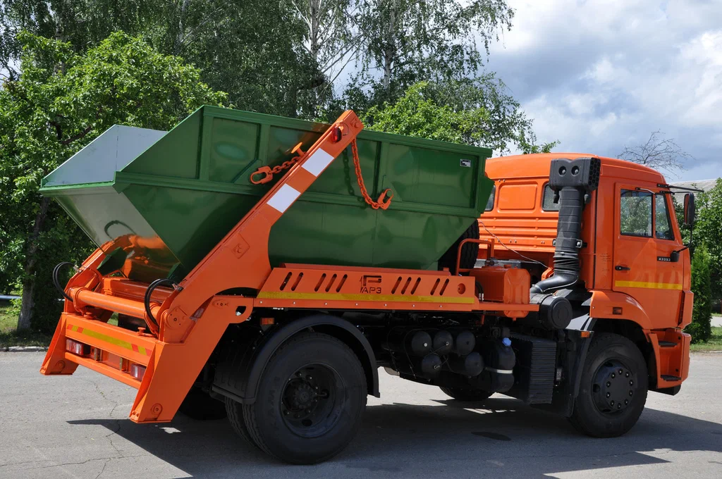 Заказ бункеровоза для вывоза мусора и отходов в Гусе-Хрустальном в октябре