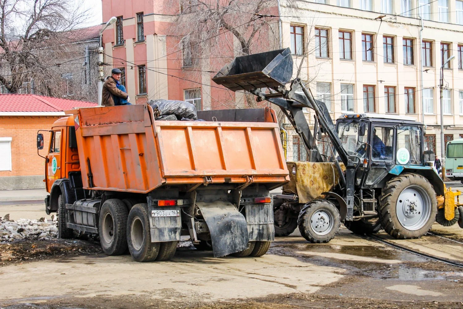 Вывоз мусора Камазом в Гусе-Хрустальном – аренда и заказ Камаза 10 тонн от 2514 руб. в ПроМусор