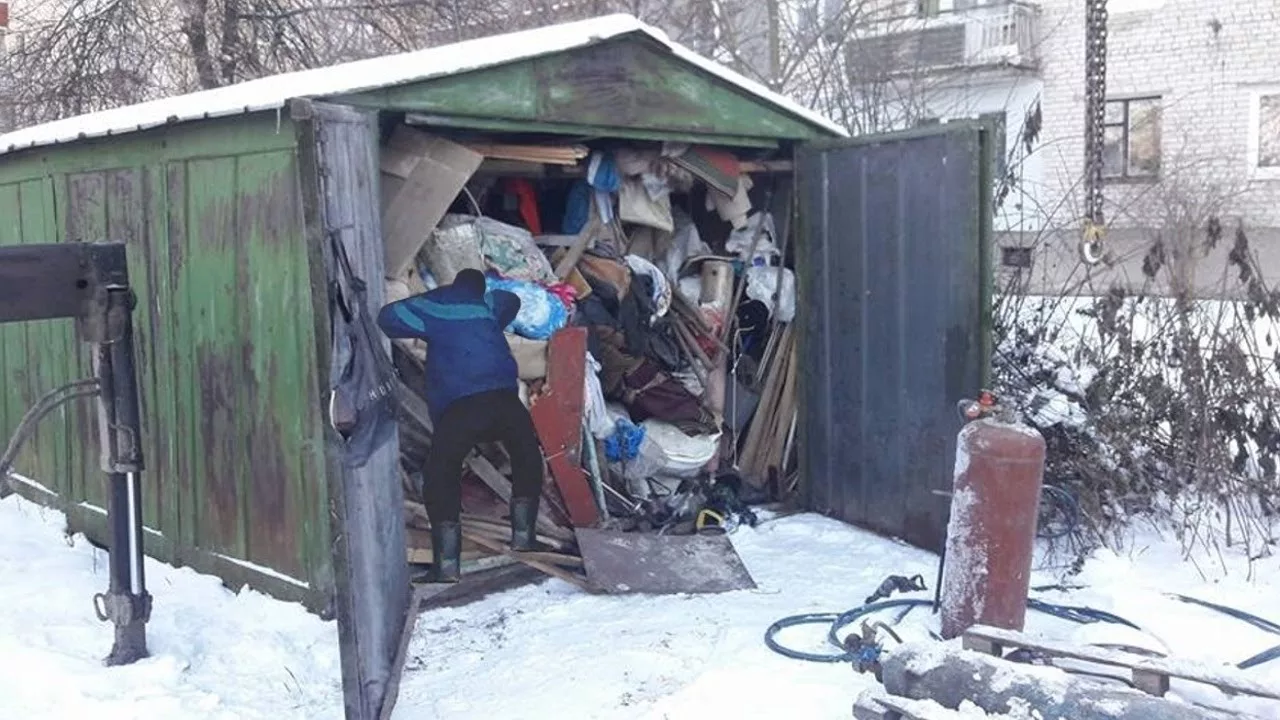 Вывоз мусора из гаража с гарантией чистоты в Гусе-Хрустальном в октябре