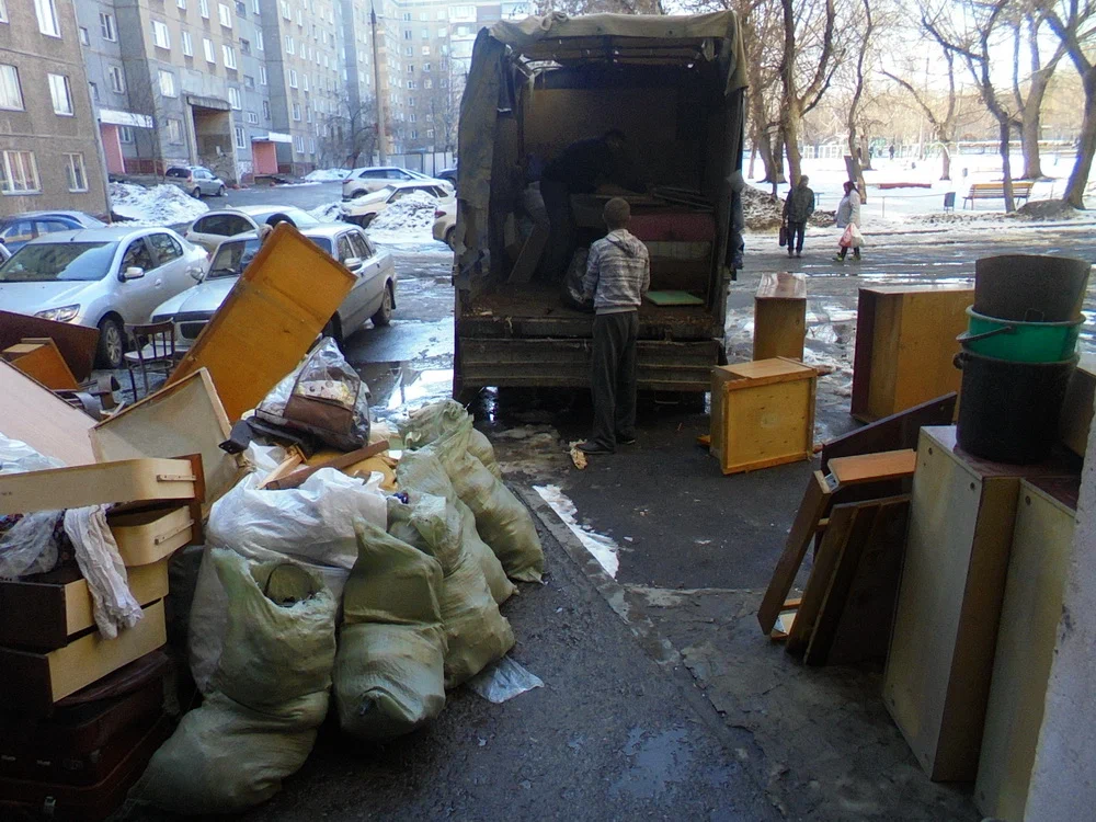 Вывоз мусора из подвала с утилизацией в Гусе-Хрустальном в октябре