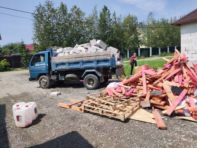 Вывоз мусора с чердака в Гусе-Хрустальном в октябре