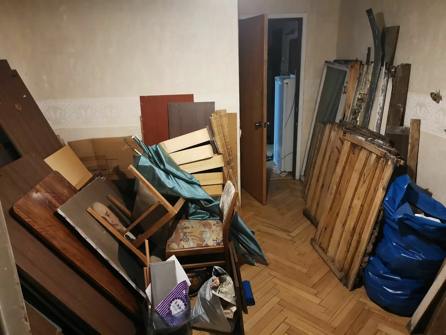 Демонтаж мебели с вывозом и утилизацией в Гусе-Хрустальном в октябре